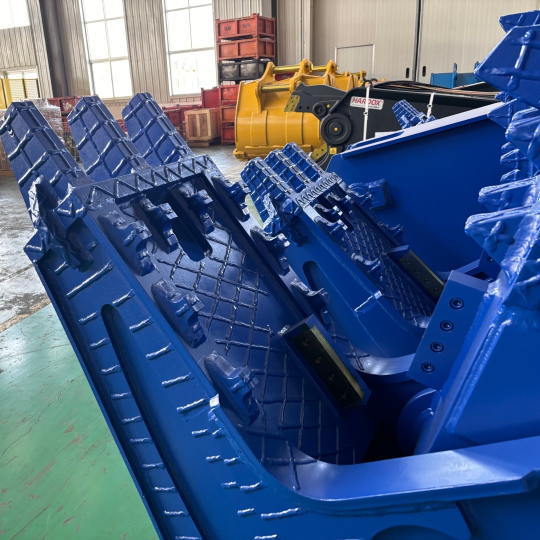 Hydraulic pulverizer