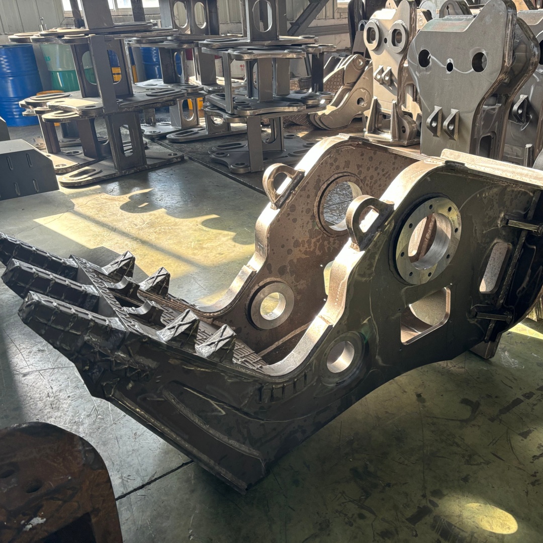 Hydraulic pulverizer